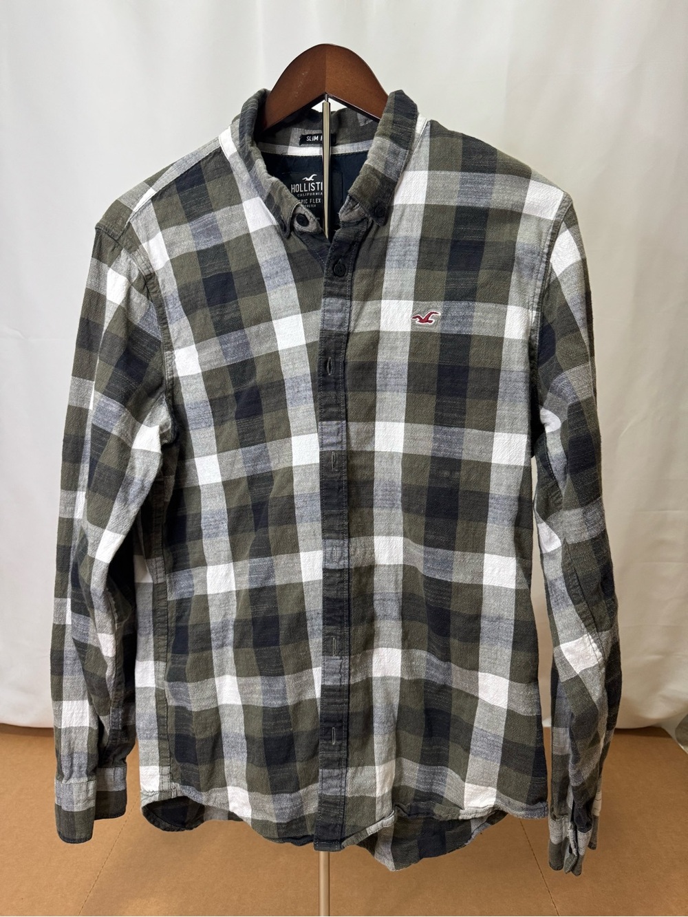 Hollister Men's Olive & White Plaid Button-Up Shirt slim fit large